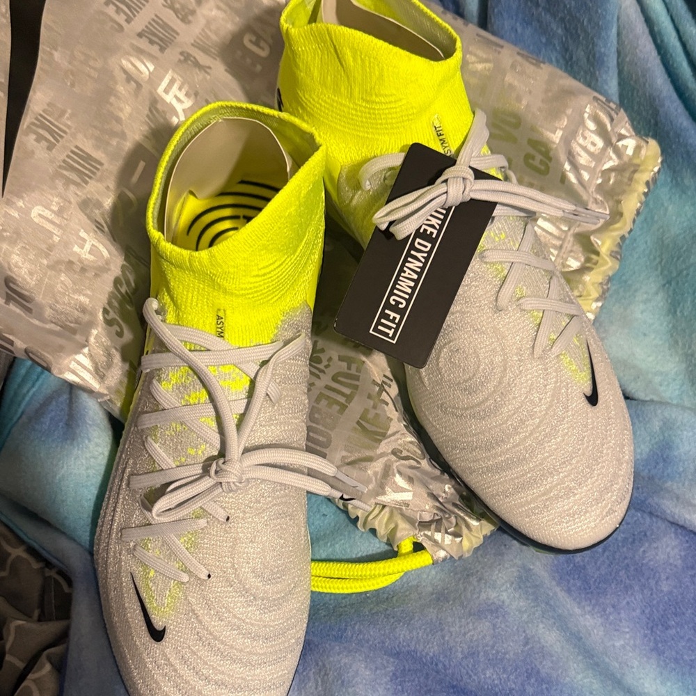 Nike Men's Phantom Luna 2 Elite FG High-Top Soccer Cleats